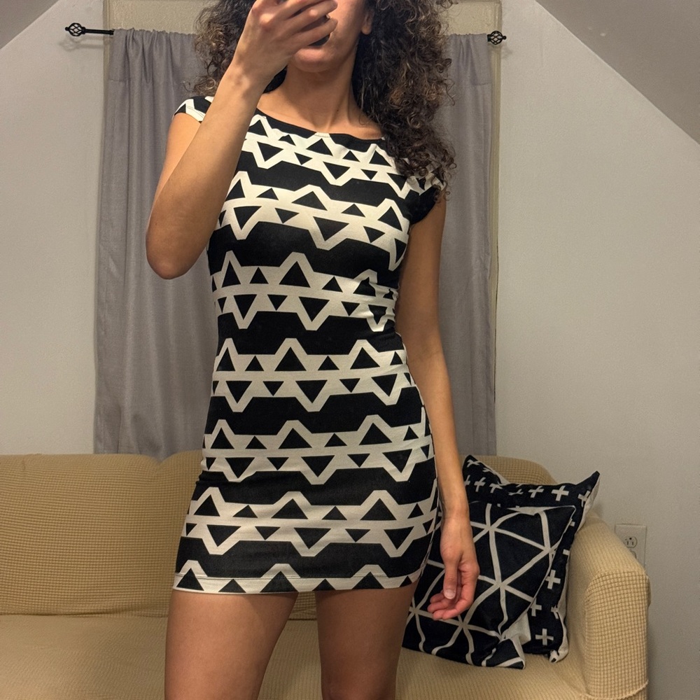Forever 21 bodycon Geometric Black and White Dress